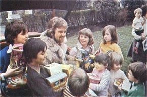 Noel Edmonds accepts donated Easter Eggs 1978.